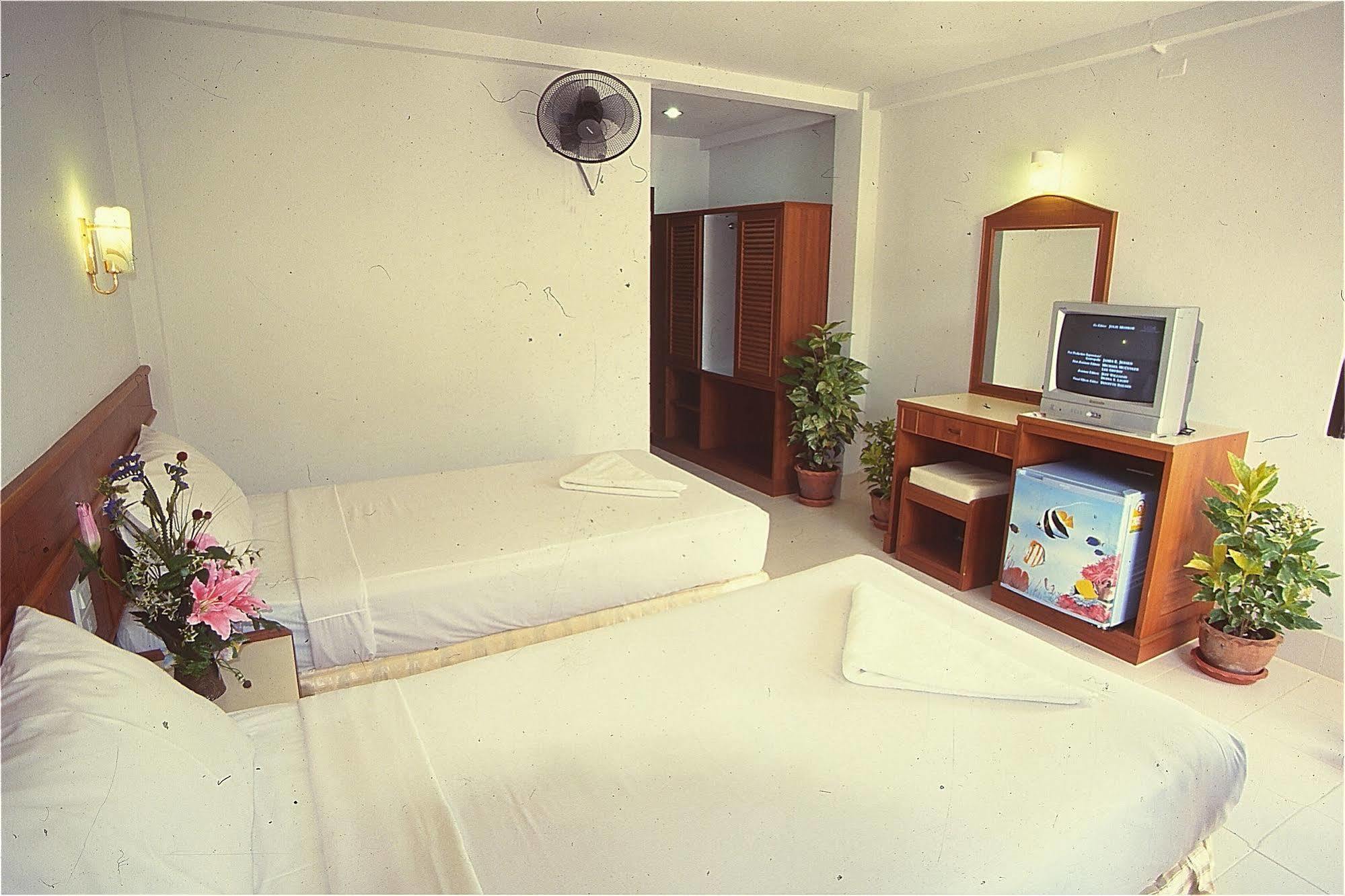 J Apartment Ao Nang Exterior photo