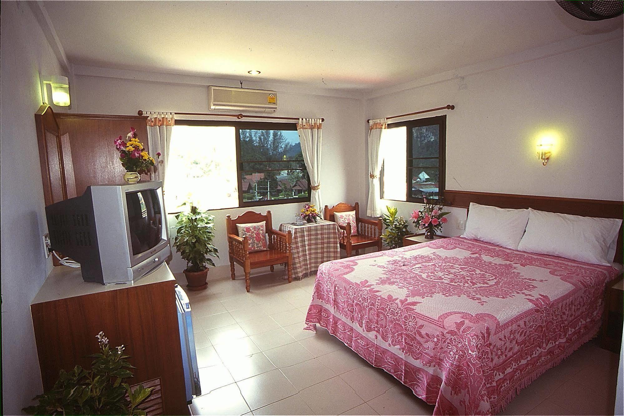 J Apartment Ao Nang Exterior photo