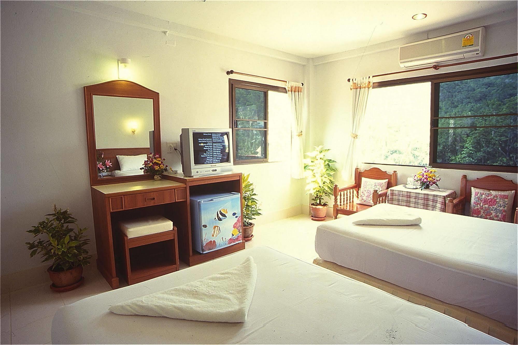 J Apartment Ao Nang Exterior photo