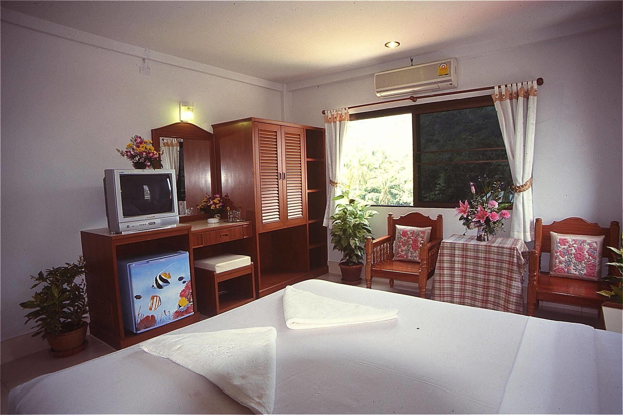 J Apartment Ao Nang Exterior photo